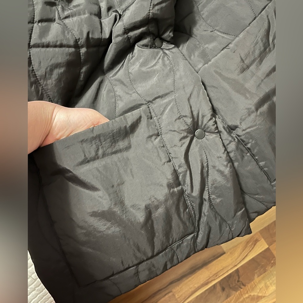 Elegant Savvi Black Quilted Puffer Scarf - Picture 7 of 7